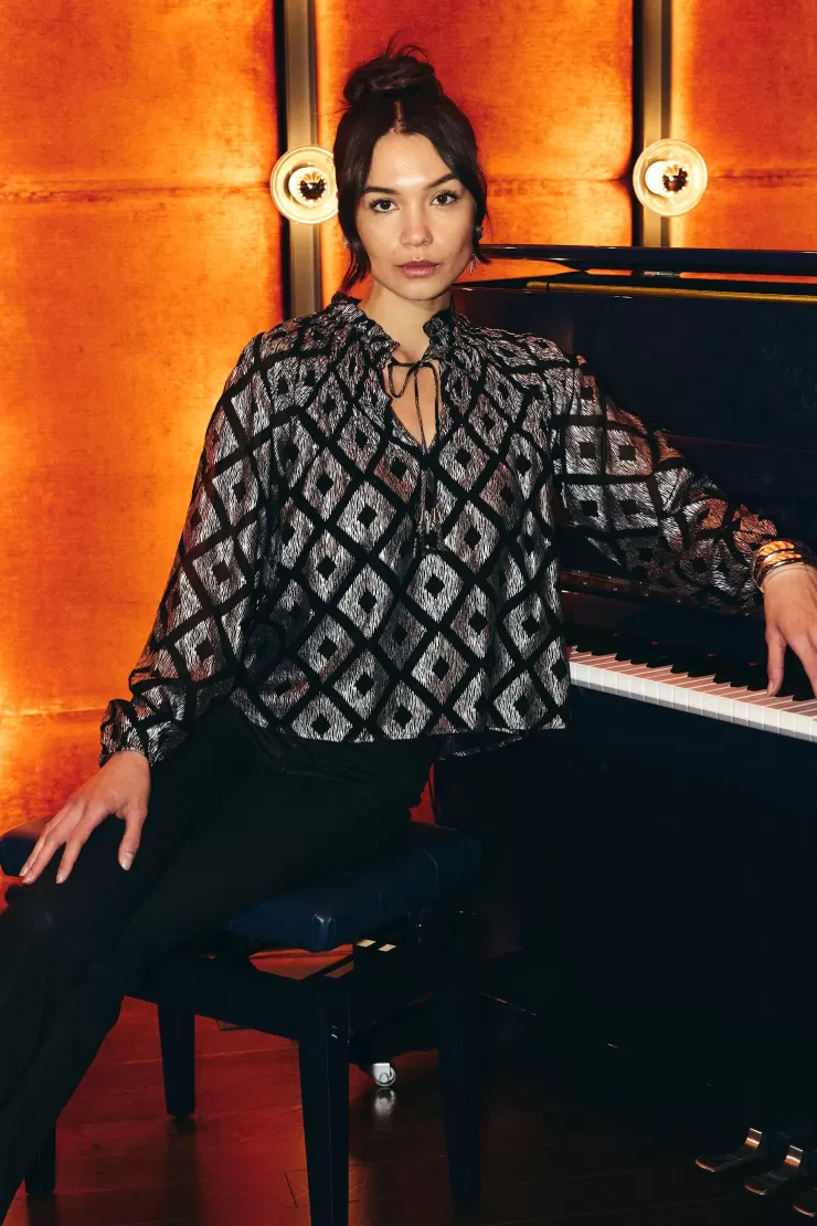 Meredith Blouse In >LOVE THE LABEL Sale